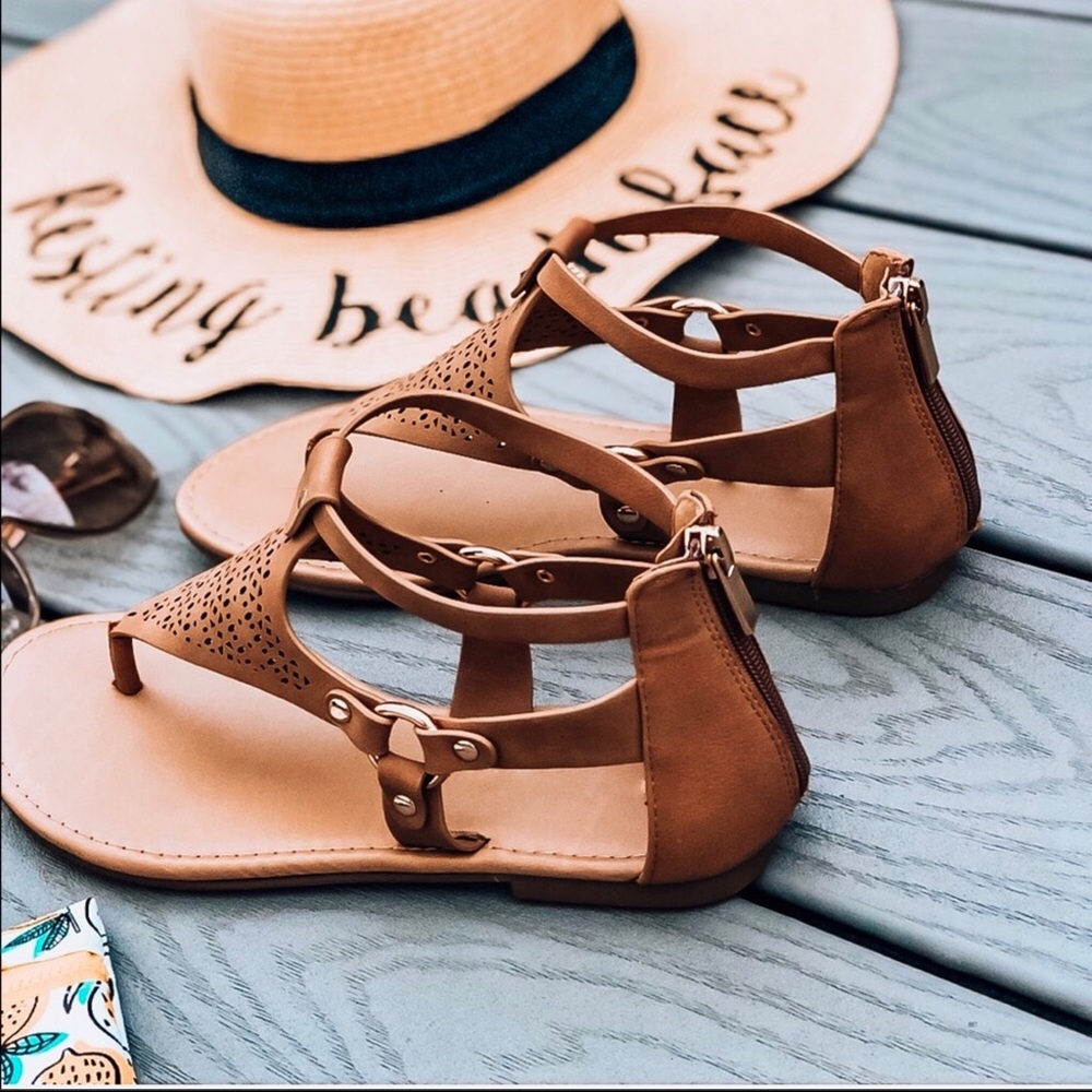 LAST PAIR! Light Tan Thong Sandal - Picture 2 of 4
